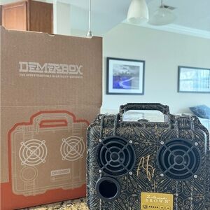 RARE: Zac Brown Band Limited Edition Demer Box- with Z. Brown Autograph!